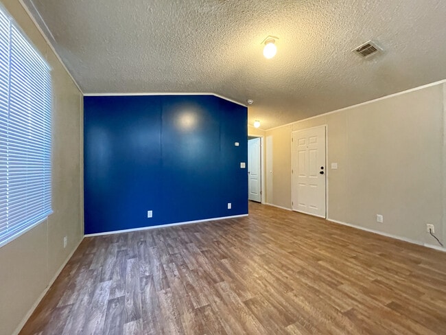 Photo - 436 Daybreak St