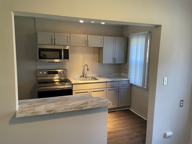 Photo - 17666 Manderson Rd