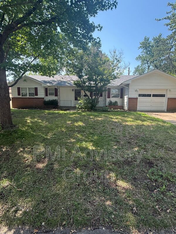 Building Photo - 1643 SW Knollwood Dr