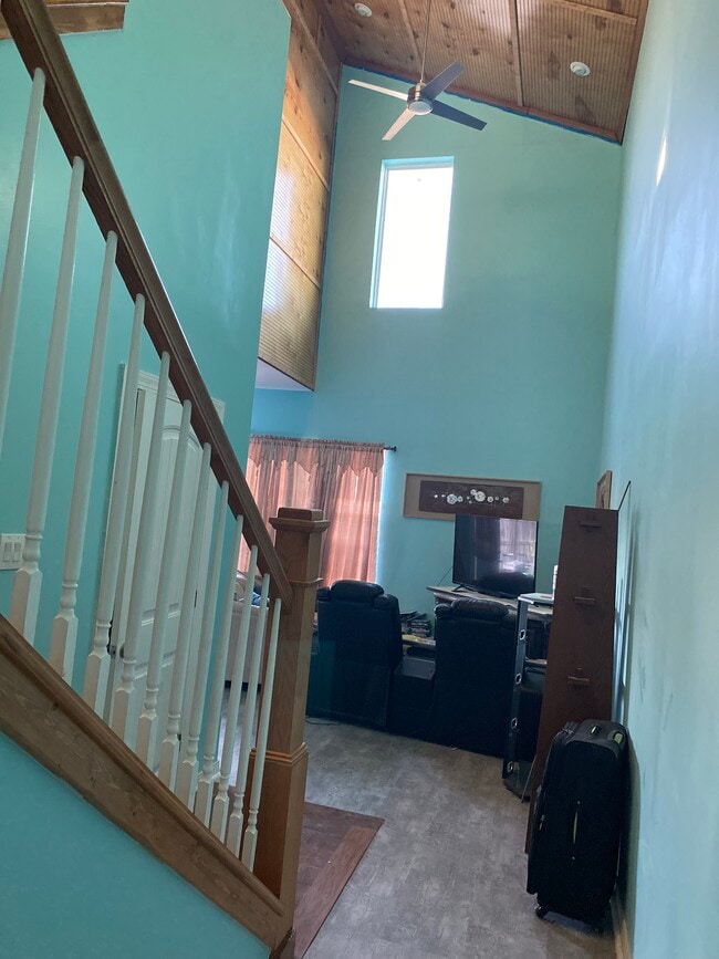 Photo - 643 Leigh St