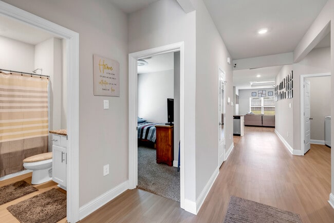 Photo - 5371 Leeds Ln