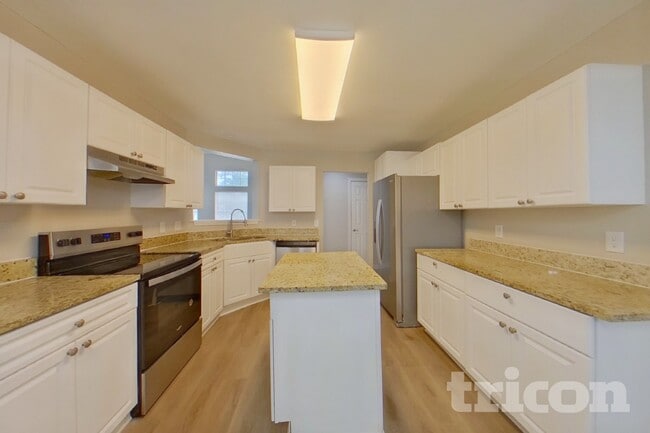Photo - 1105 Glendevon Cir