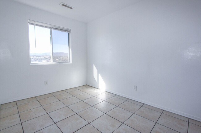 Photo - 1950 Emerald Dr Unit House