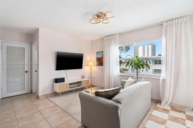 Building Photo - 1824 Monroe St Unit 10 Rental
