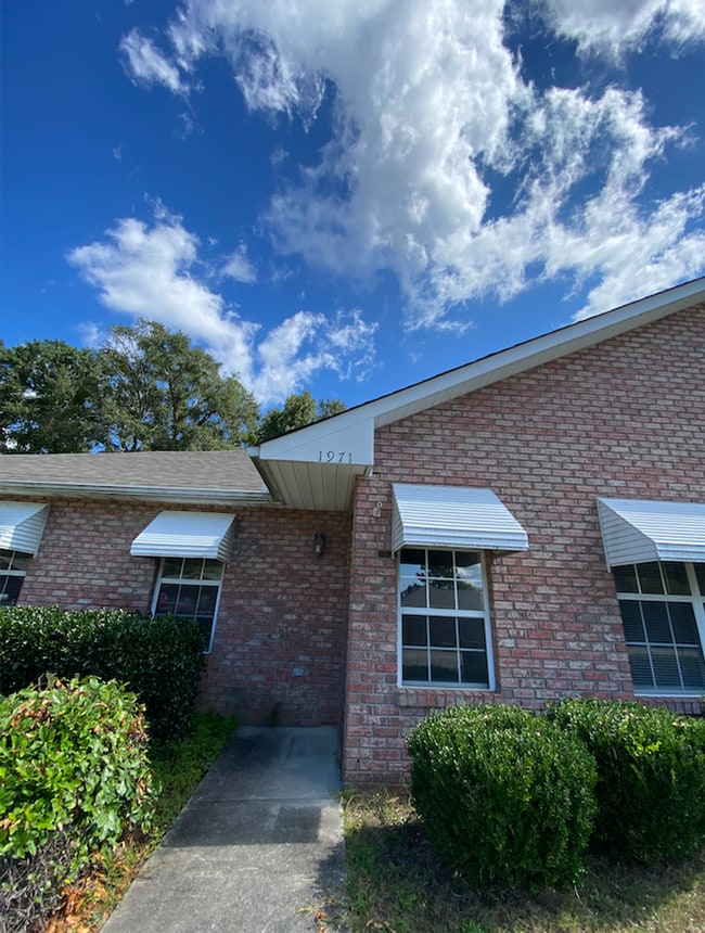 Building Photo - Perfect Duplex in a Great Auburn Neighborhood!