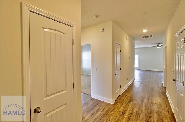 Photo - 805 Meloney Dr