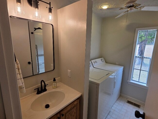 Photo - 57 Benchmark Dr