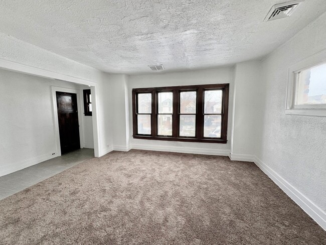 Photo - 4013 Beniteau St