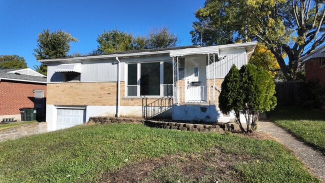 Building Photo - 2660 Sandhurst Dr