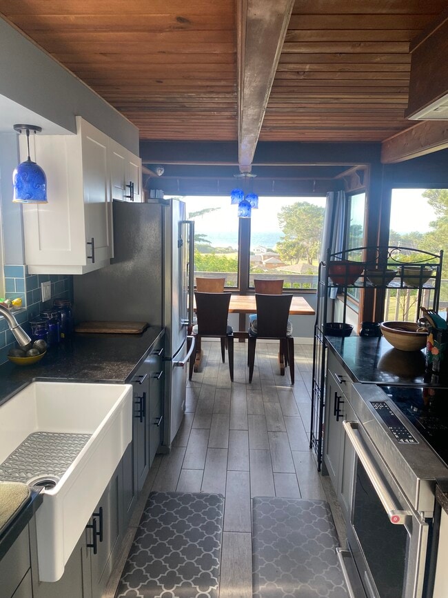 Kitchen - 14300 Hanson Cir