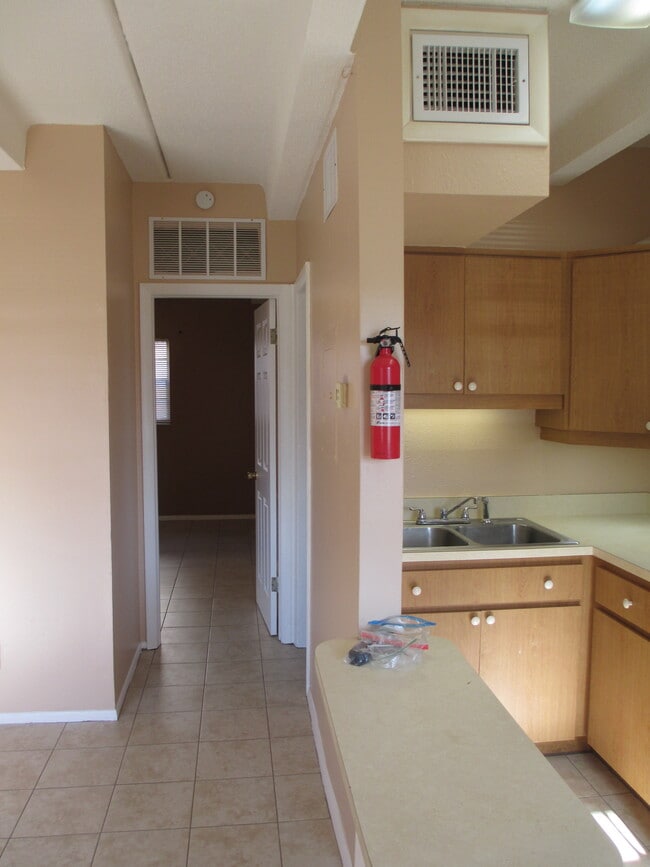 Photo - 1715 Dixon Blvd Unidad 114