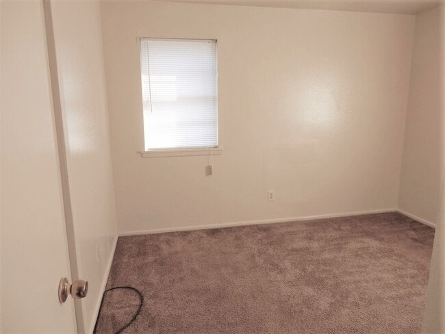 Photo - CHEROKEE PARK AREA-3 bedroom 1 Bedroom