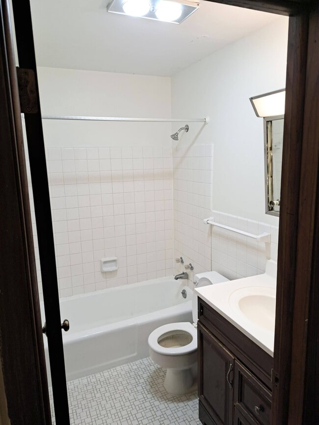 Photo - Xerxes Apartments