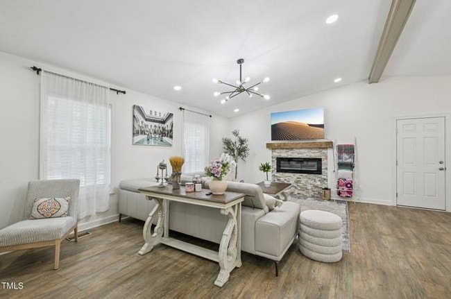 Photo - 1104 Suterland Rd