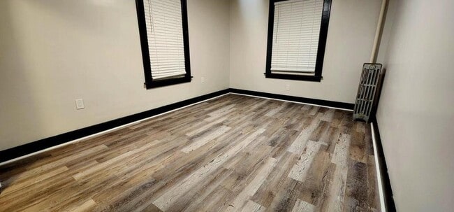 Photo - 949 Maple Ave