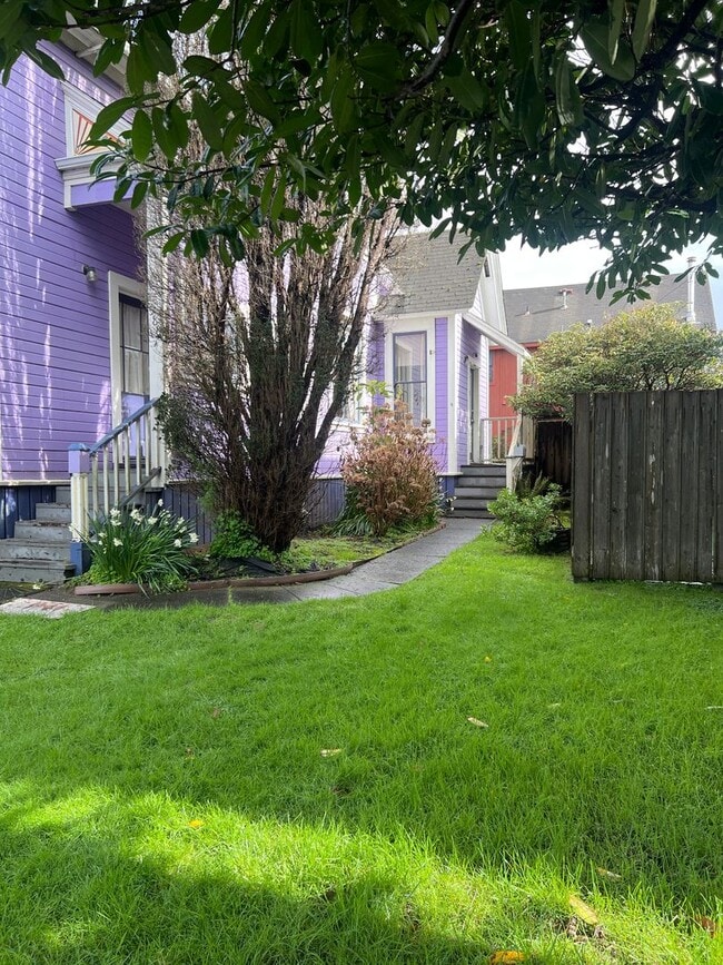 Building Photo - 588 Meriwether Unit B