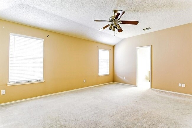 Photo - 9904 Nixon Dr