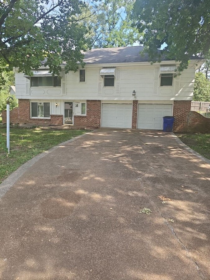 Photo - COMING SOON!! Raytown  Large SF House