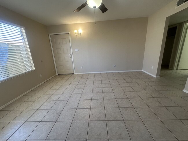 Photo - 1349 E Palmdale Dr