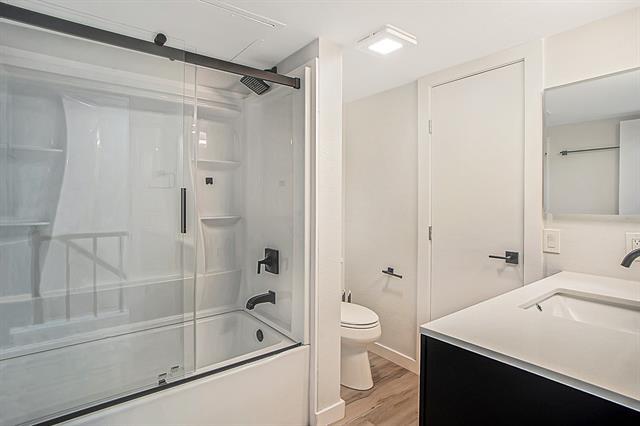 Photo - 618 W Collins St