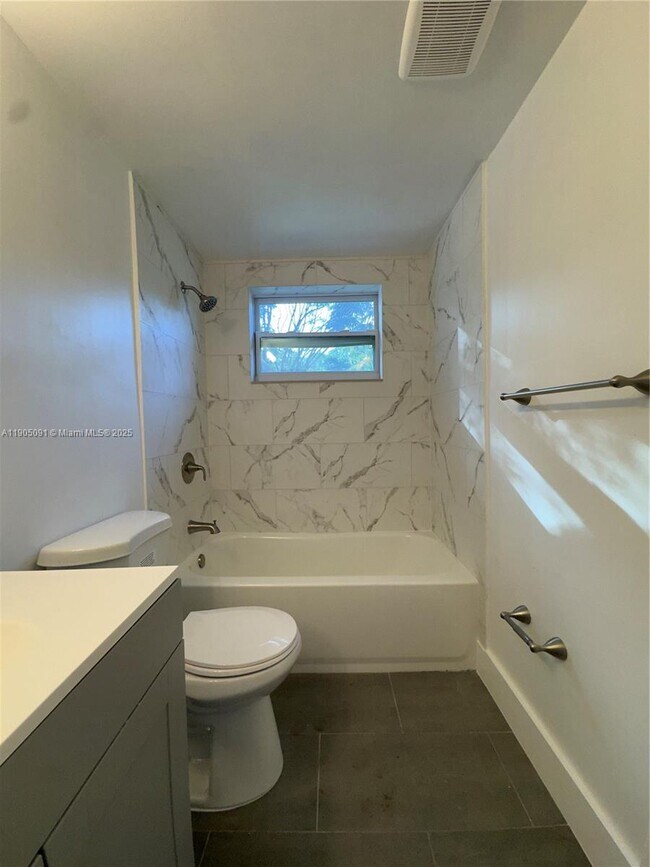 Photo - 2401 SW 17th Ave