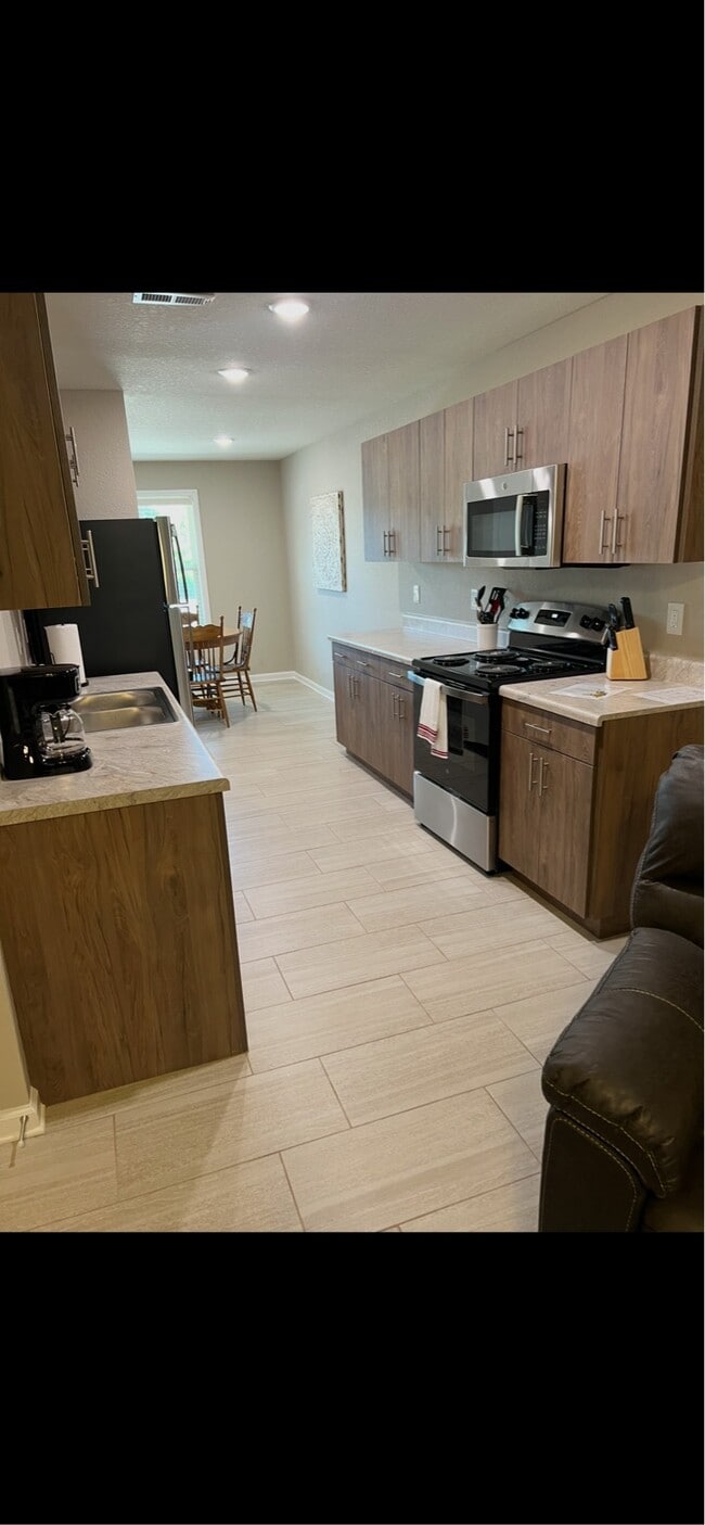210 Oak Ct