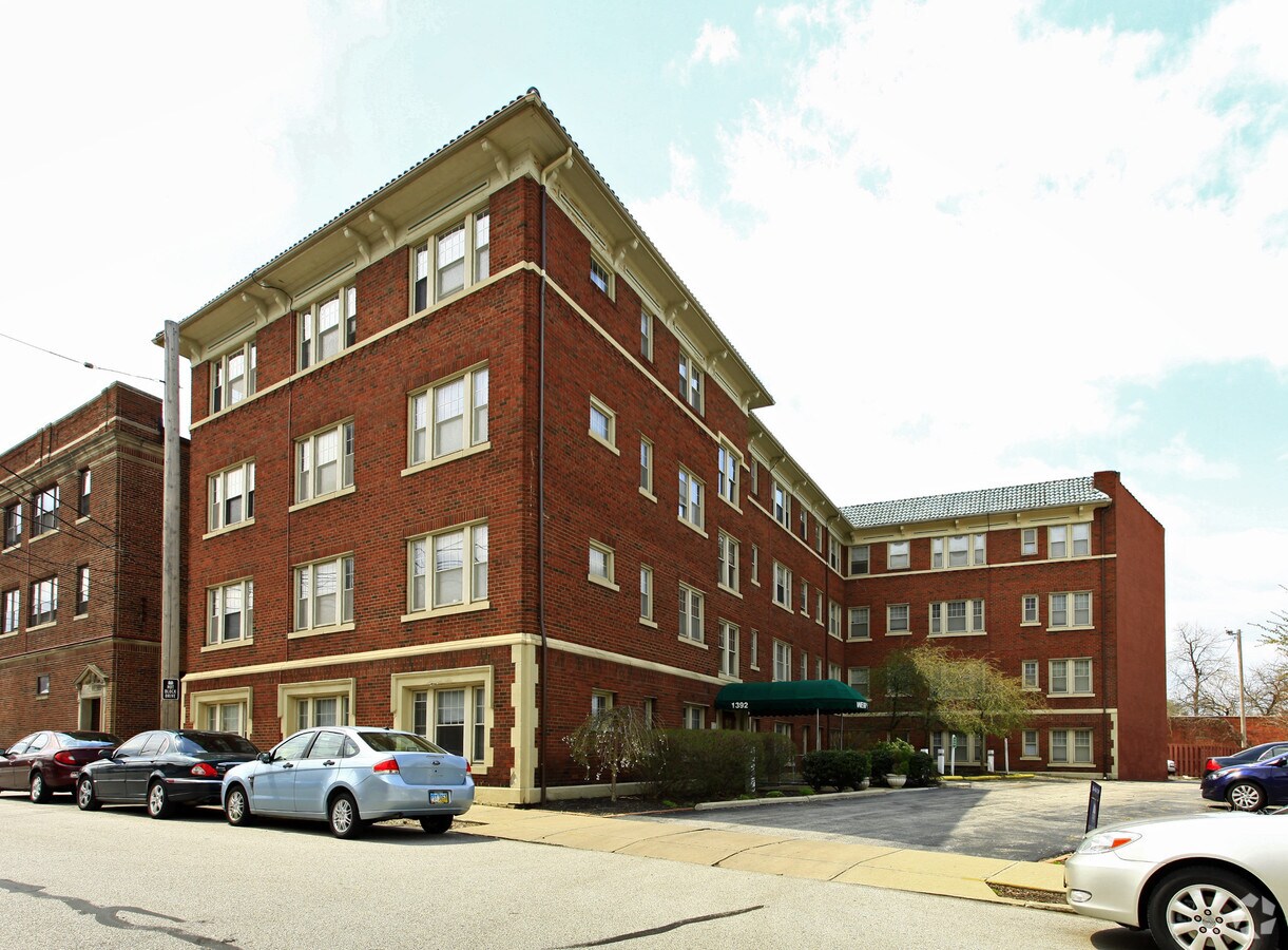 Webb Hall Apartments - Webb Hall Apartments