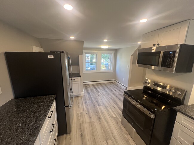 Photo - 192 Warner St Unit Updated 3 Bedroom