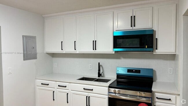 Building Photo - 4149 NW 23rd Ct Unit 2 Rental