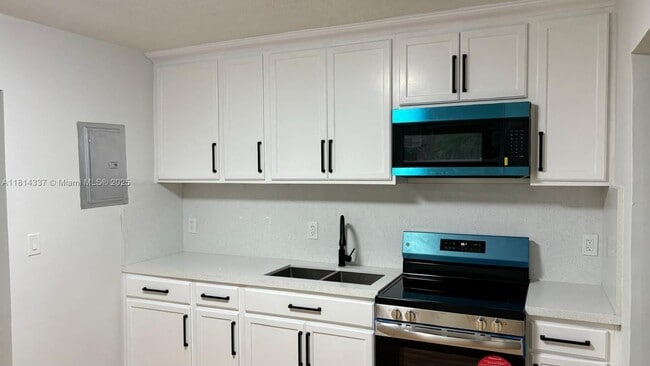 Photo - 4149 NW 23rd Ct Apartment Unit 2