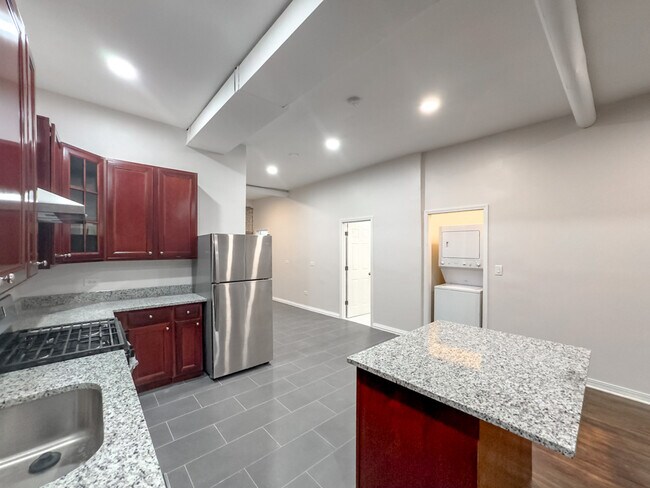 Photo - 3345 N Clark St Unit 4