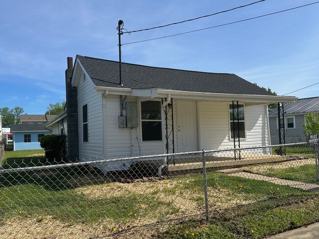Photo - 3 Bedroom / 1 Bath - COMPLETELY REMODELED!! Home Kingsport TN