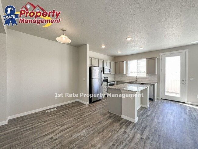 Photo - 439 N Traquair Ln