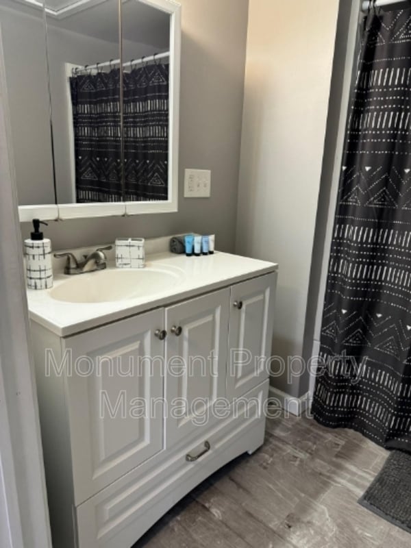 Photo - 105 W Hamilton St