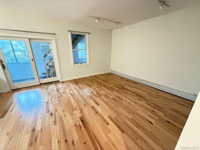 Photo - 437 Warburton Ave Unit 1