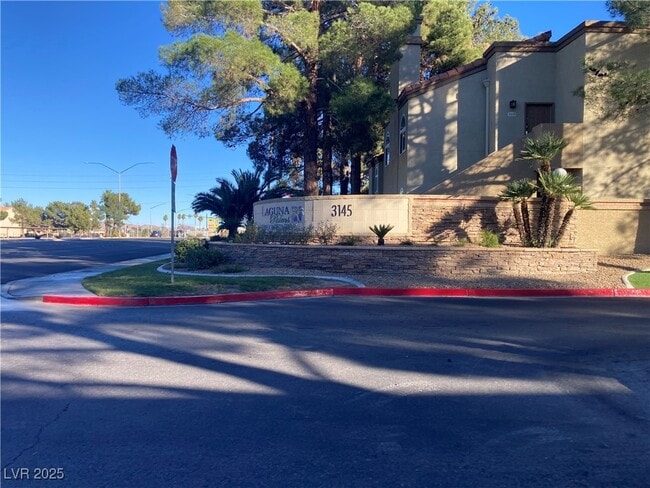 Building Photo - 3145 E Flamingo Rd Unit 1054