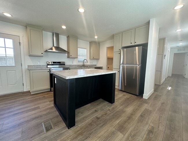 Photo - 2060 N Center St