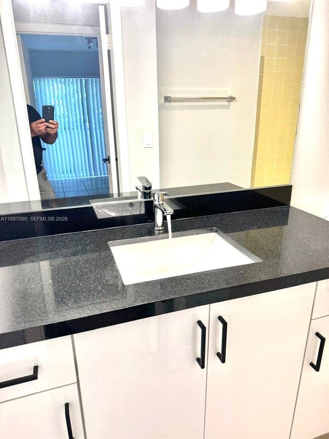 Photo - 400 NE 18th Ave Unit 206