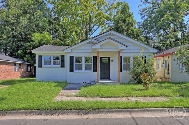 Building Photo - 636 W 48th St