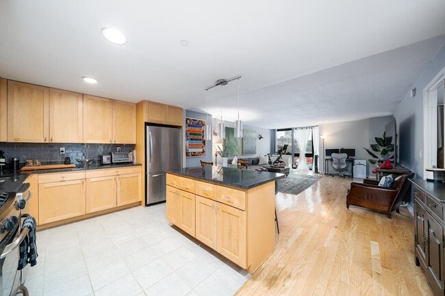 Photo - 700 Grove St