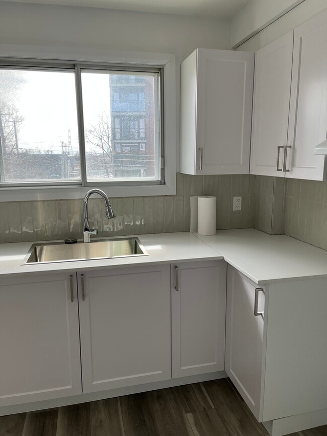 Cuisine - Cuisine - 6492 Rue Renoir Unité Fully Renovated Apartment