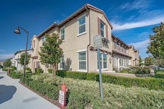Building Photo - West Creek 3 Bedroom Condo for Rent in Val...