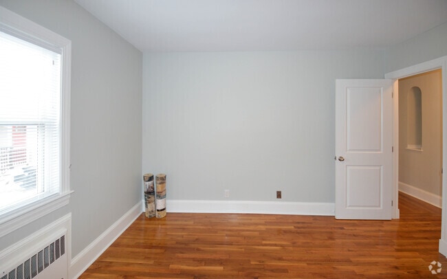 Building Photo - 142 Salisbury Rd Unit 1 Rental