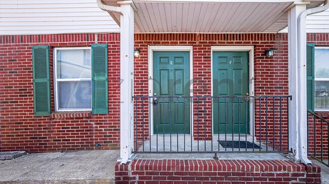 Photo - 815 Golf View Pl