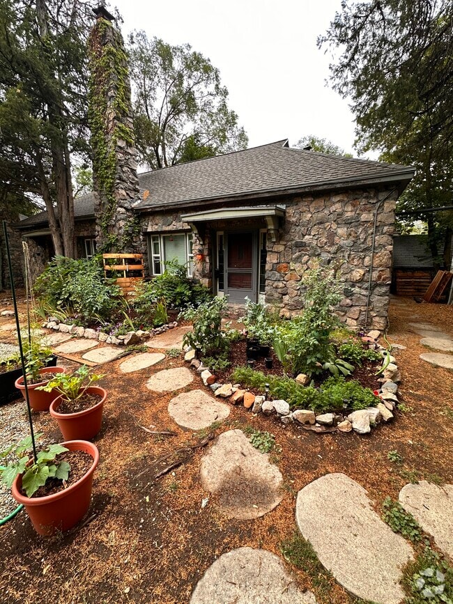 Building Photo - 2445 Custer Ave Rental