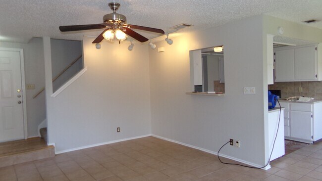Photo - K & A Properties3 (8804 Springmail Cir) Unidad A