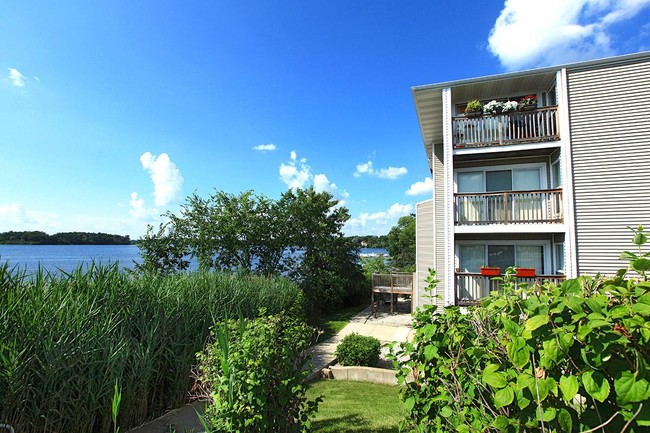 Water's Edge Apartments