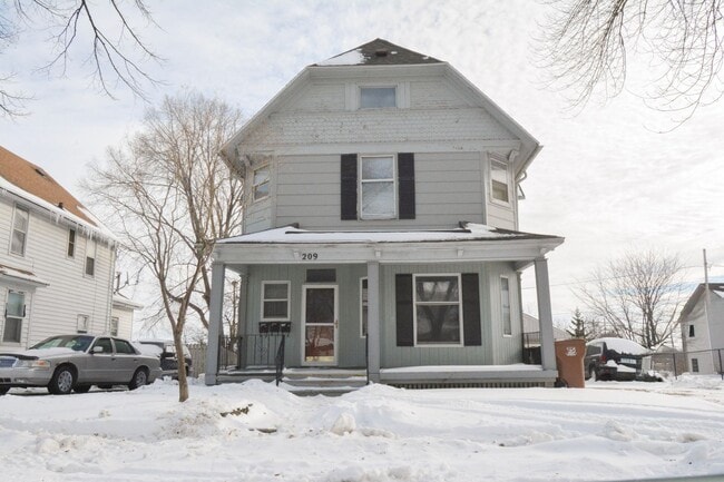 Building Photo - 209 S Pearl St Unit #1