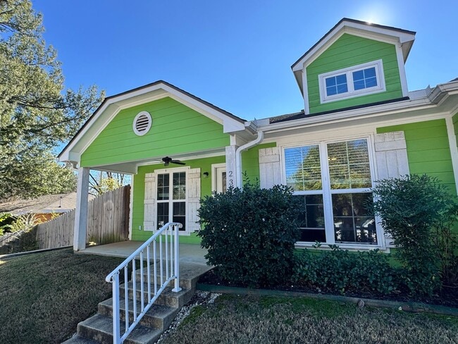 Building Photo - 2311 Airline