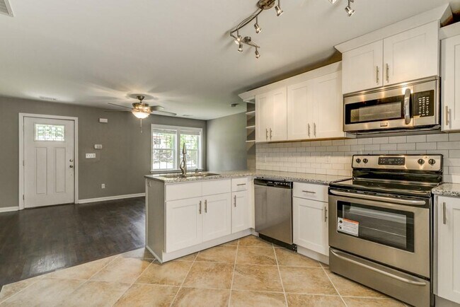 Photo - 567 Ashburton Ave